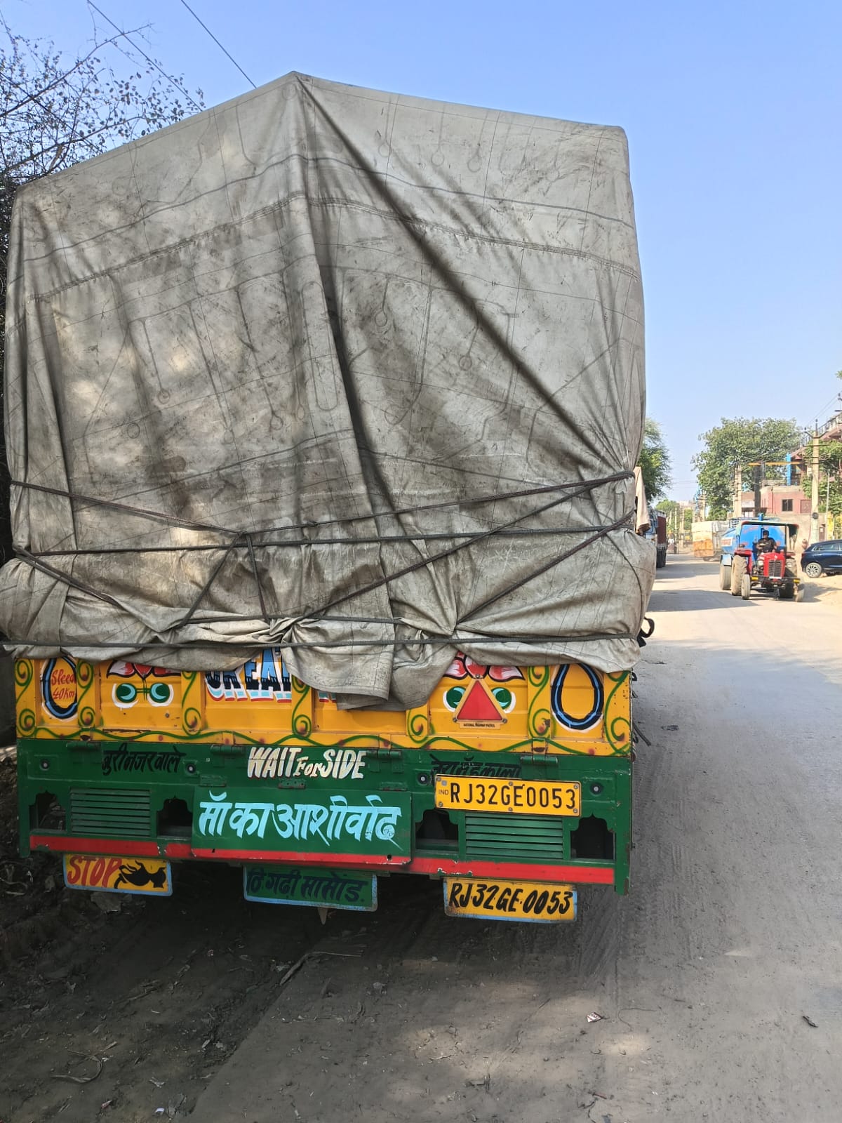Industrial Loading Vehicle Jaipur Commercial freight truck used by Poonia Movers